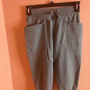 Sean John Grey Capri Shorts